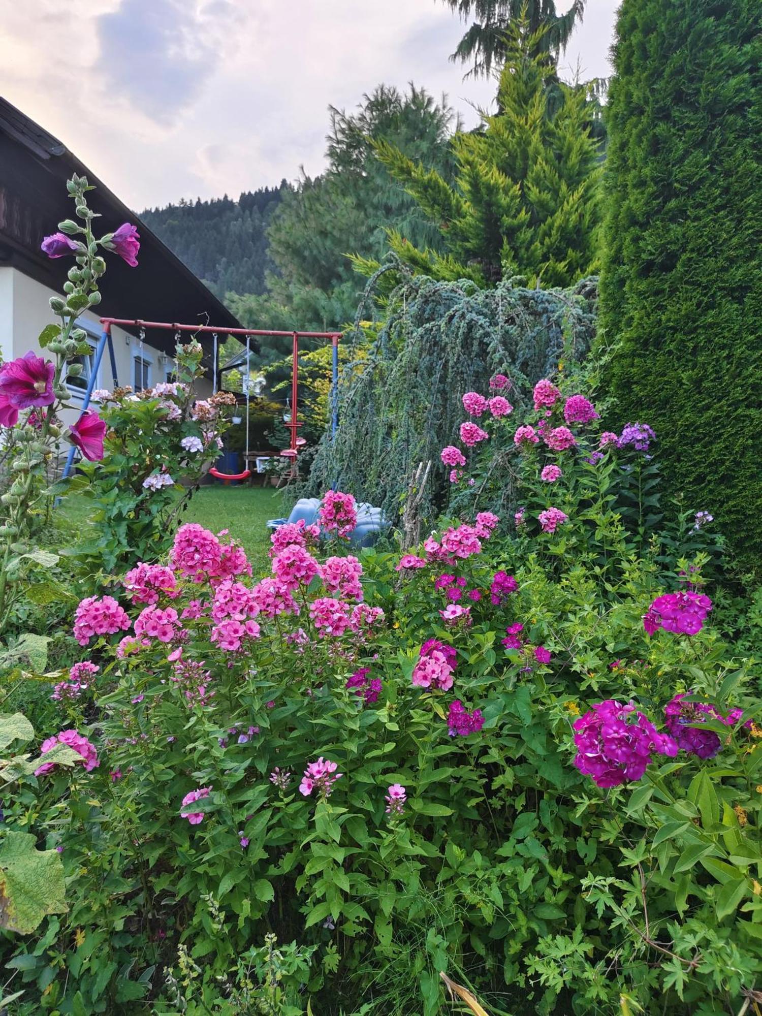 Haus Flora - Ferienwohnung Bodensdorf Exterior foto